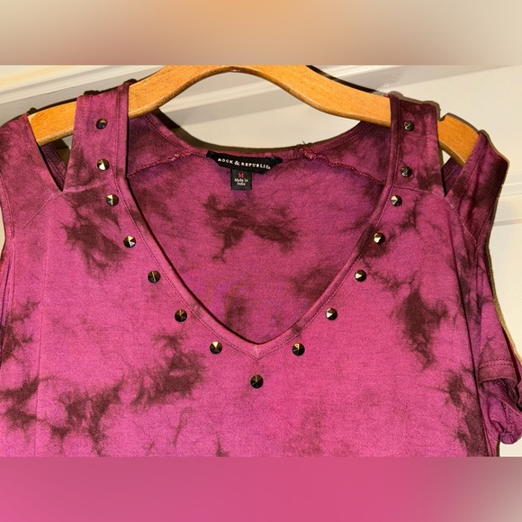 Rock & Republic Purple Burgundy Studded Cold Shoulder Shirt Top size M - Picture 3 of 10